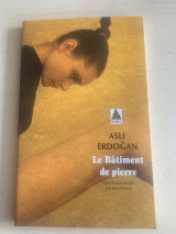 Le batiment de pierre